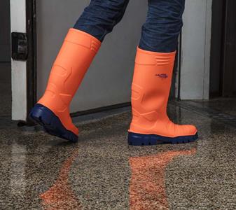 AlphaTrace Gummistiefel_ambiente_1.jpg